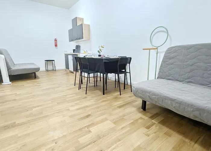 Spacious In A Lively Area Apartman Bécs