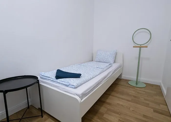 Spacious In A Lively Area Apartman