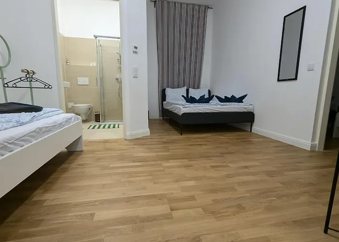 Spacious In A Lively Area Apartman